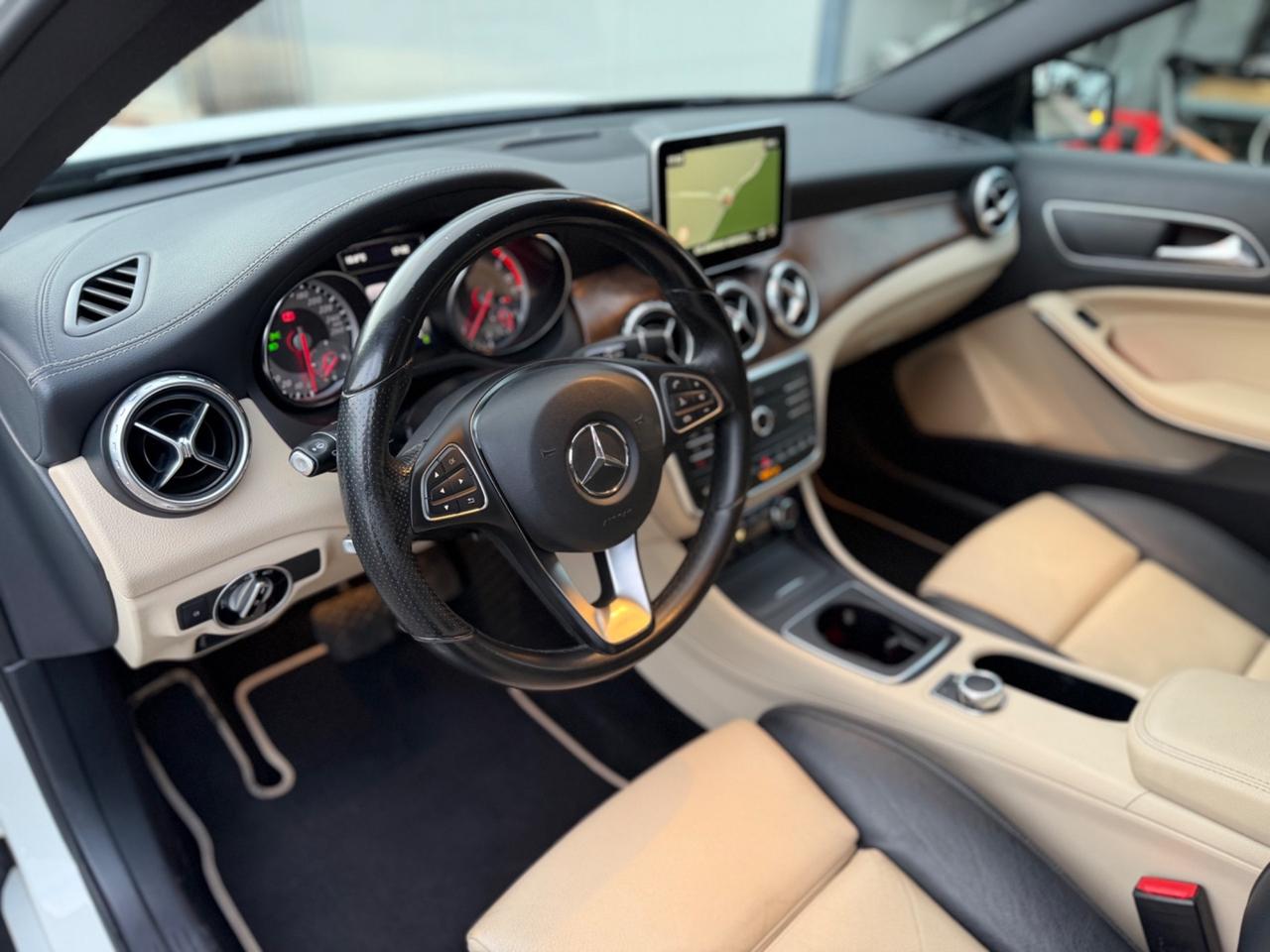 Mercedes-benz GLA 220d 4Matic Motore Nuovo Km Certificati