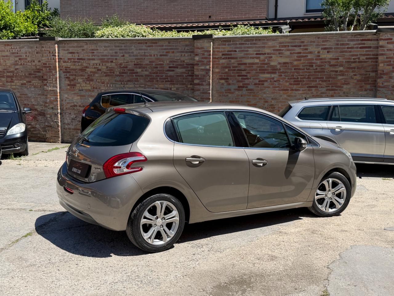 Peugeot 208 1.2 VTi 68 CV 5 porte Allure