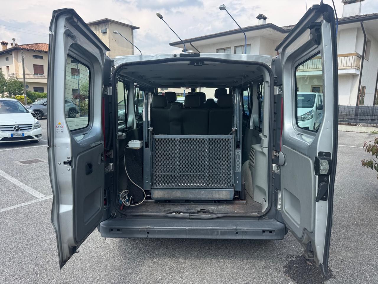 Opel Vivaro 29 2.0 CDTI 120CV TRASPORTO DISABILI 9 posti