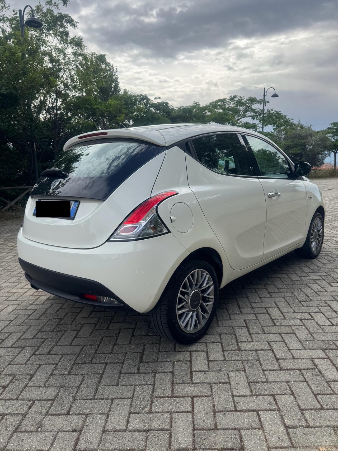 Lancia Ypsilon 1.2 Benzina 69Cv *PLATINUM* 2012