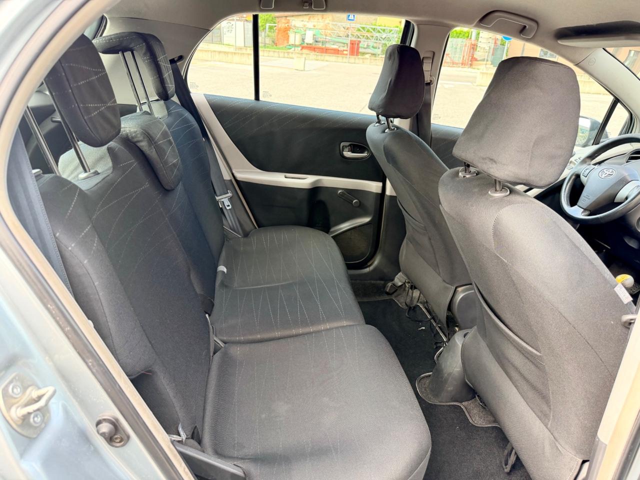 Toyota Yaris 1.3 5 p NAVI 2A SERIE
