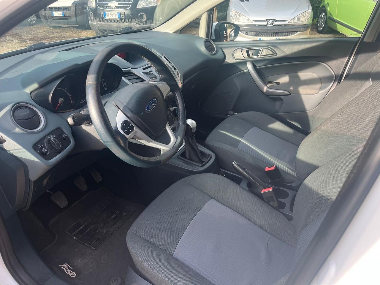 Ford Fiesta 1.2 Benzina - Neopatentati