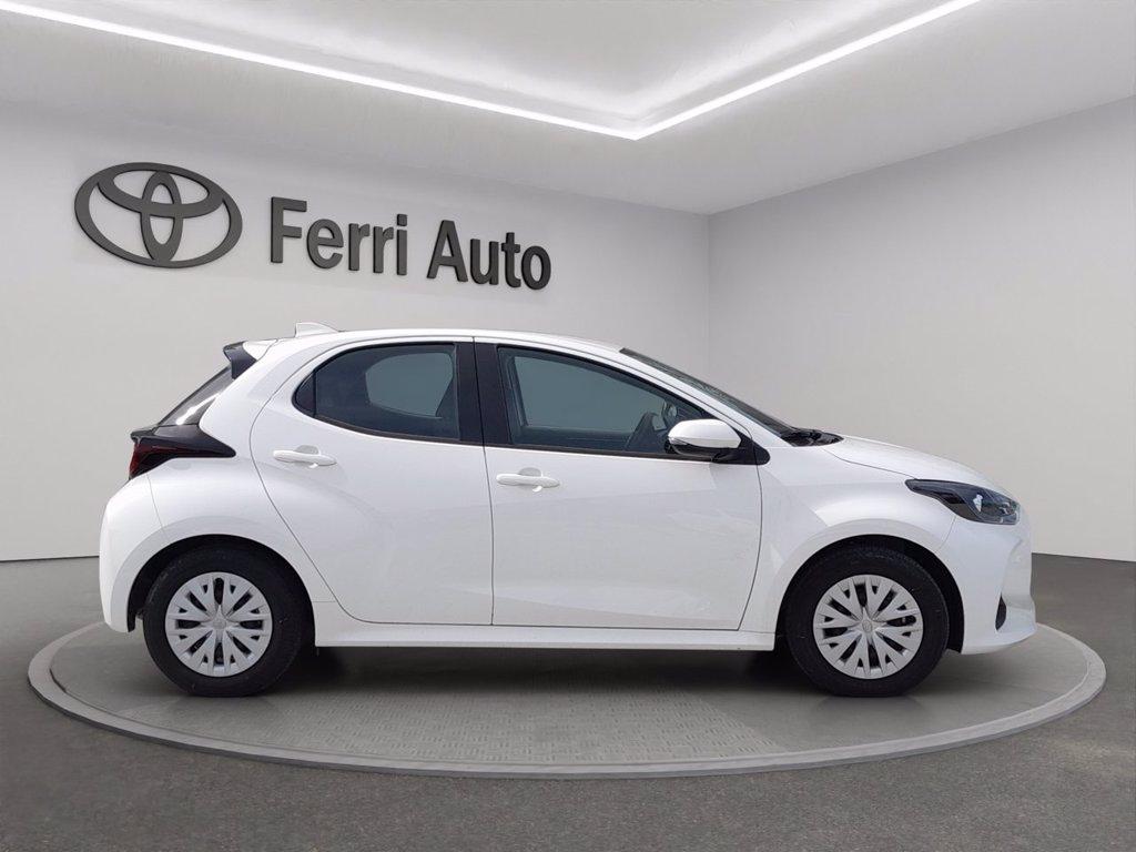 TOYOTA Yaris 1.5h active del 2025