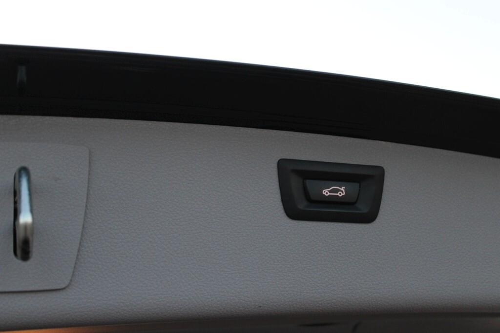 BMW 318d Touring Aut. *RETROCAMERA *FULL LED