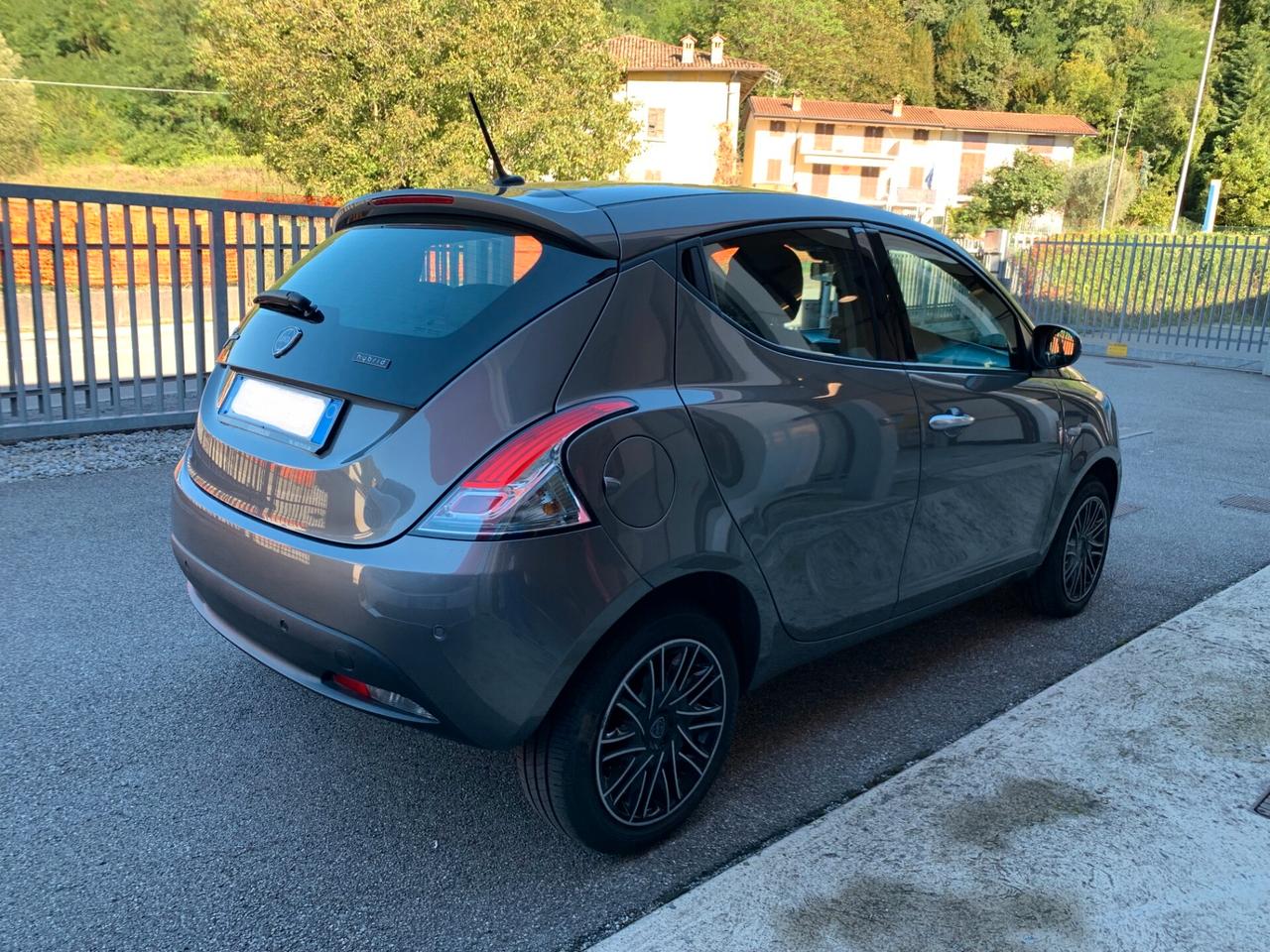 Lancia Ypsilon 1.0 FireFly 5 porte S&S Hybryd Gold