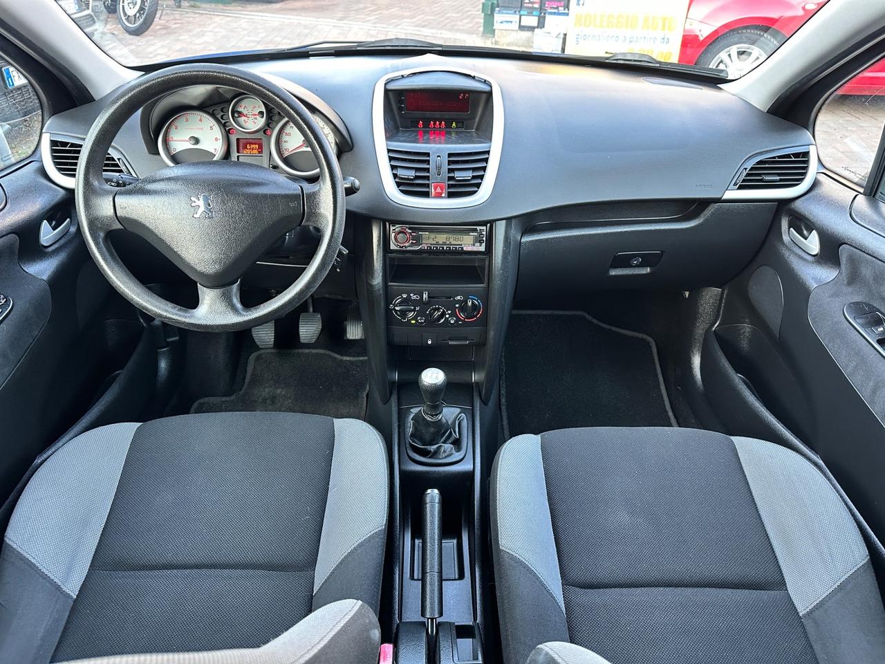 Peugeot 207 1.4 Benzina ok per neopatentati
