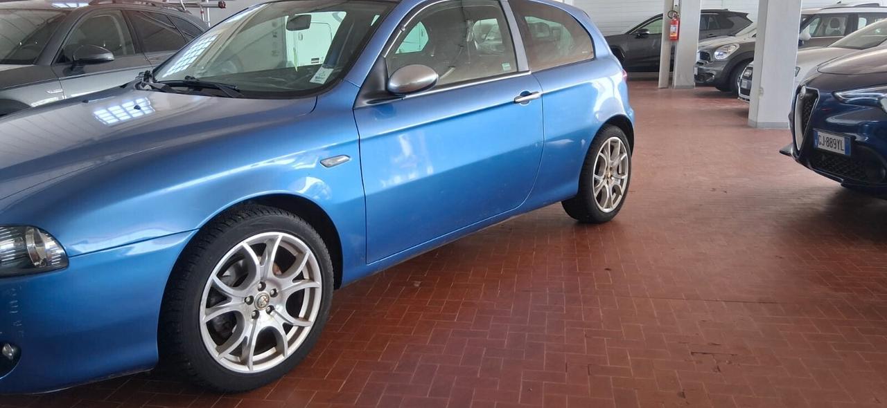 Alfa Romeo 147 1.6 16V TS (105) 3 porte Black Line