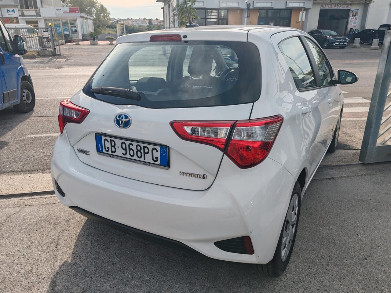 Toyota Yaris 1.5 Hybrid Business