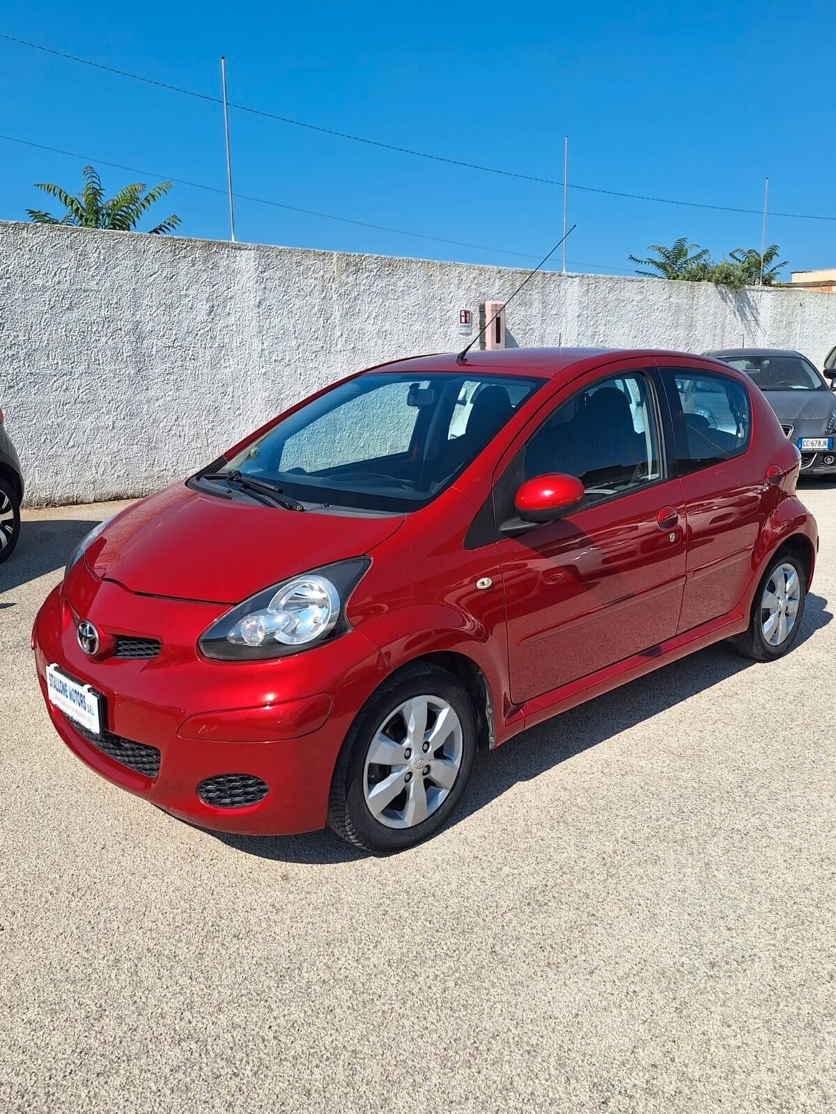 Toyota Aygo 1.0 12V VVT-i 5 porte Sol Red Edition