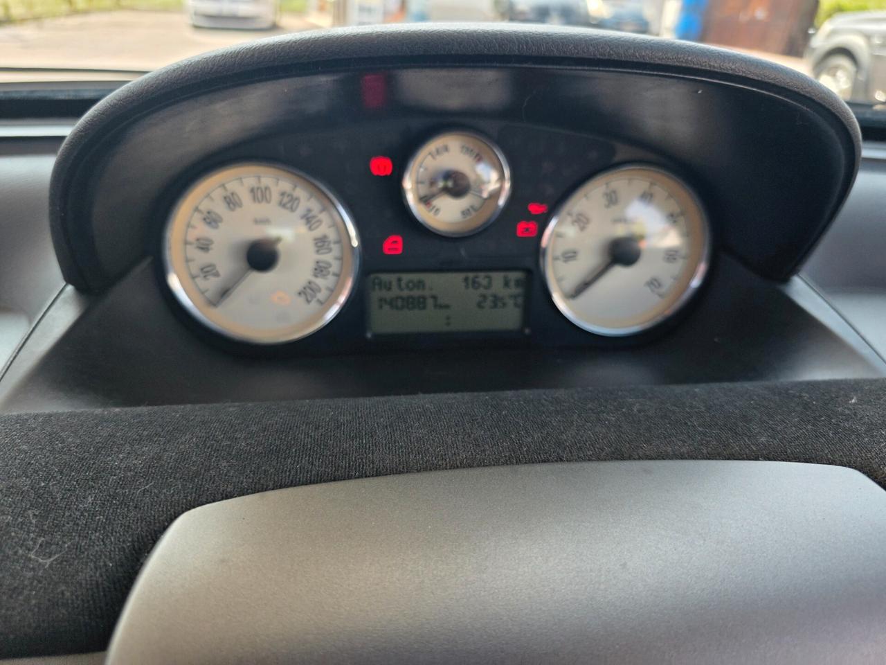 Lancia Ypsilon 1.2 con 140.000km