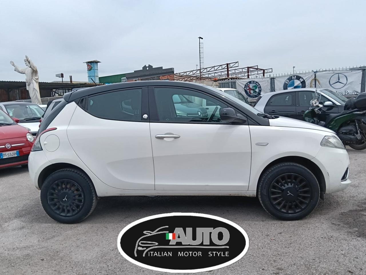Lancia Ypsilon 0.9 TwinAir 5 porte Metano Ecochic Gold