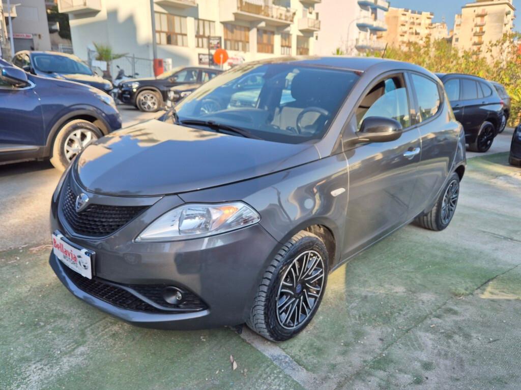 Lancia Ypsilon 1.0 Hybrid Ecochic Gold