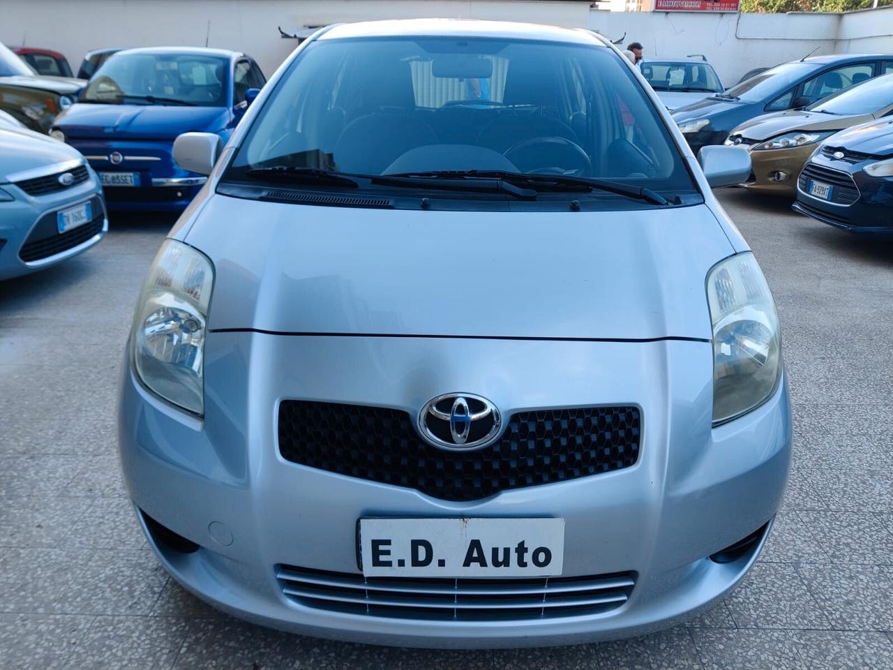 Toyota Yaris 1.0 benz 5 porte