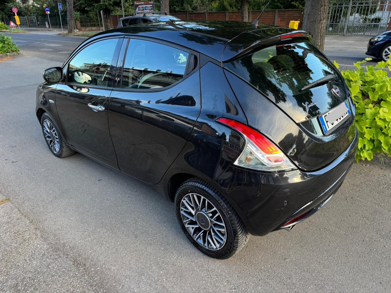 Lancia Ypsilon 1.3 MJT 95 cv neopaten garanzia 12 mesi