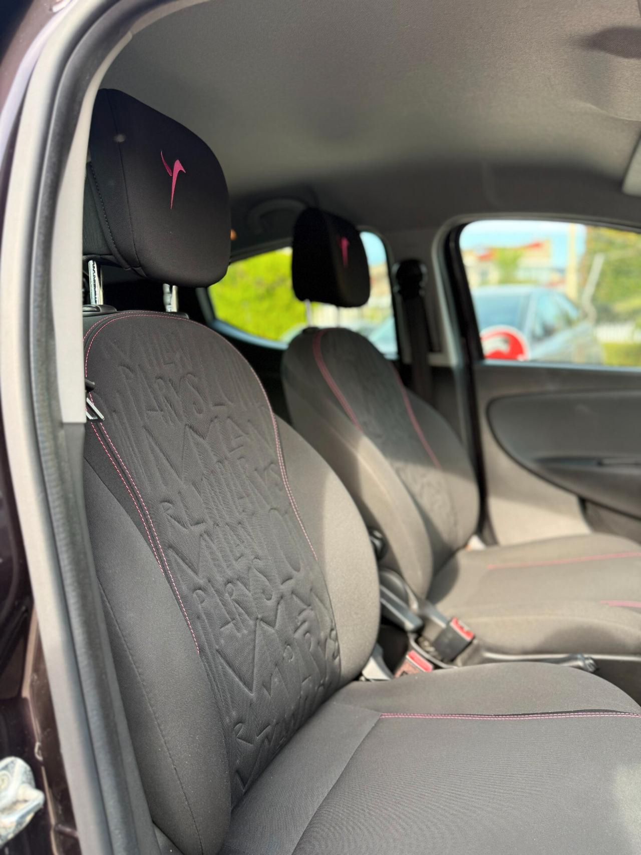 Lancia Ypsilon 1.2 69 CV 5 porte Elefantino