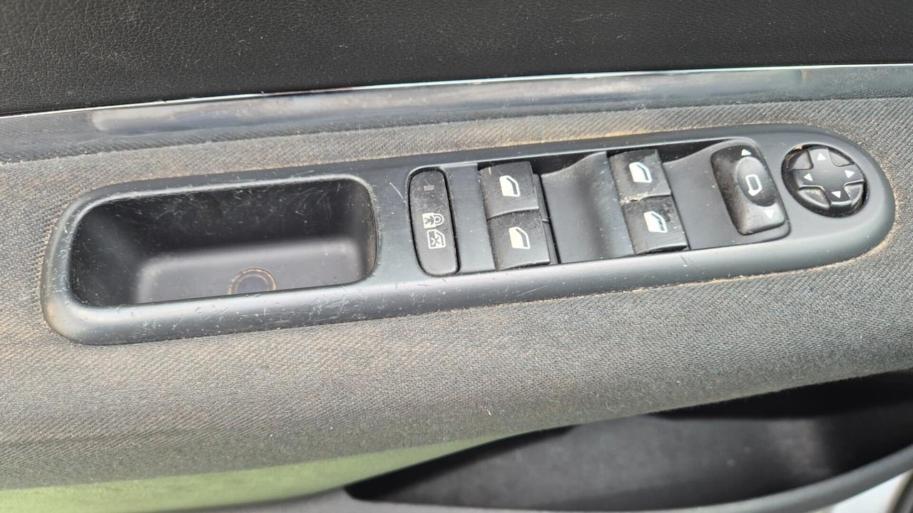 Peugeot 3008 1.6 HDi 115CV Active