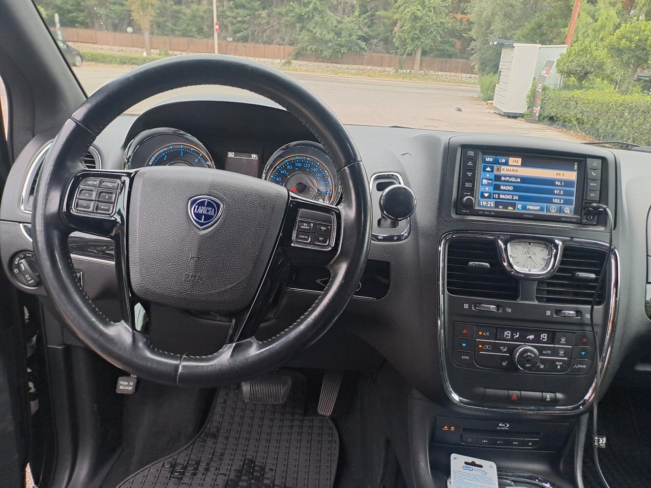Lancia Voyager 2.8 Turbodiesel S 177 CV