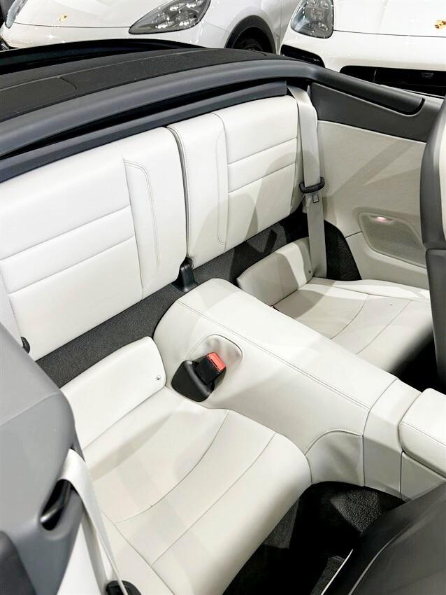 Porsche 911 Carrera 2 GTS Cabriolet