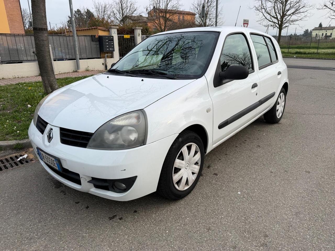 Renault Clio Storia 1.2 16V 5 porte GPL Dynamique