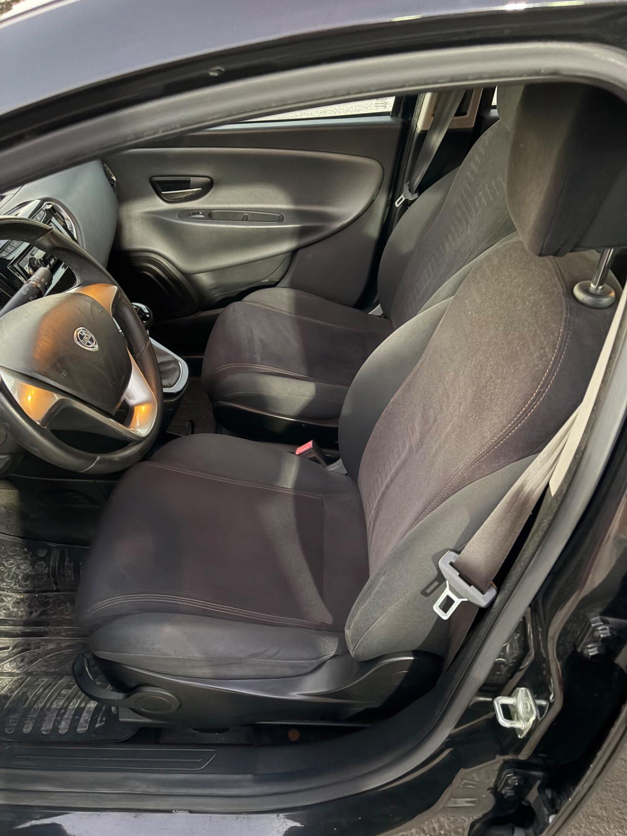 Lancia Ypsilon 0.9 TwinAir 85 CV 5 porte Metano Ecochic Gold
