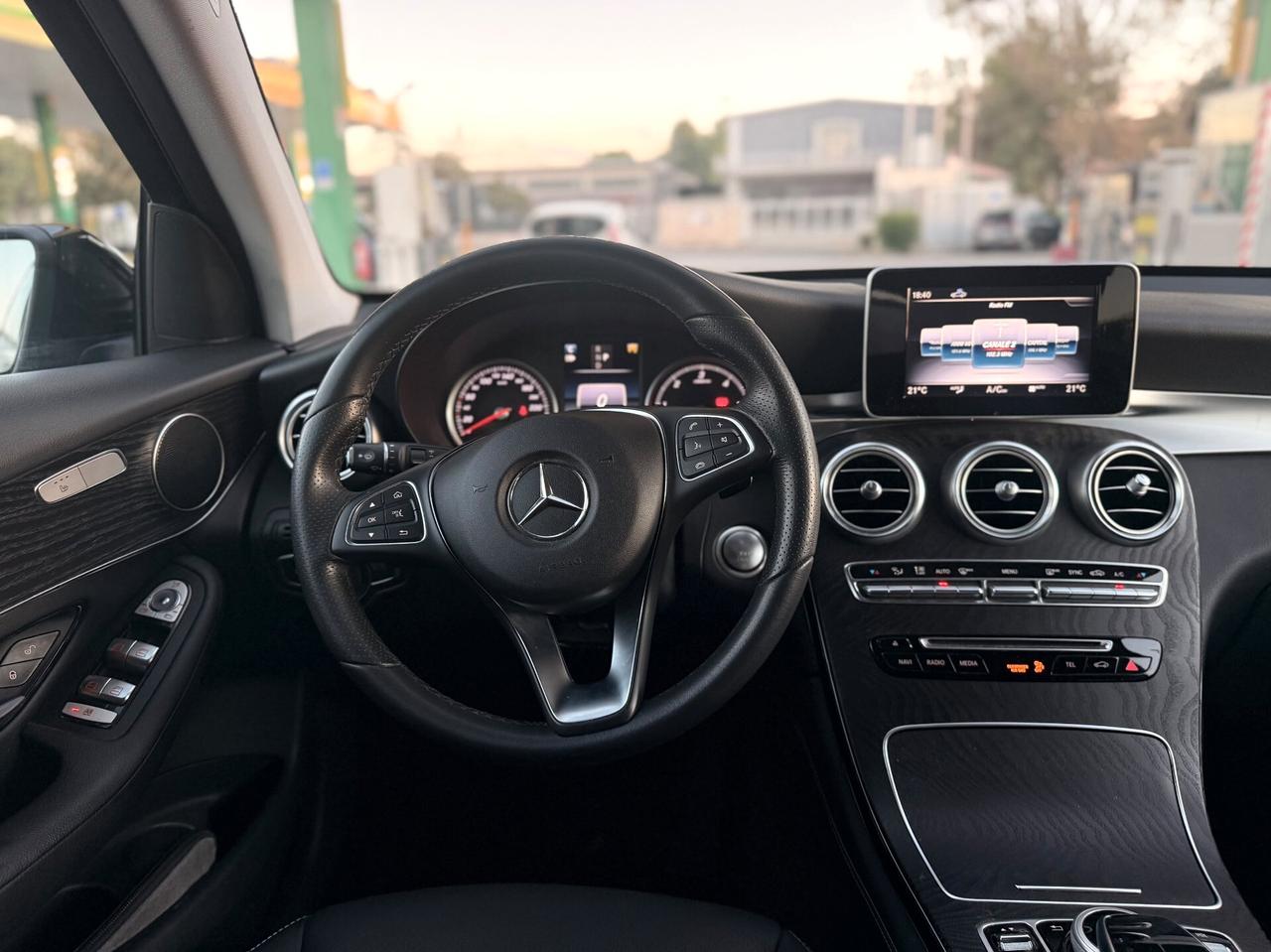 Mercedes-benz GLC 250 d 4Matic Total Black/PEDANE/20"/BELLA