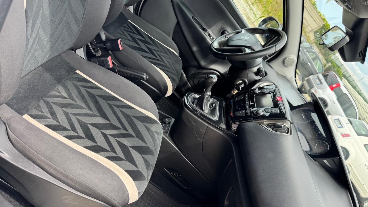 Lancia Ypsilon 1.3 MJT 16V 95 CV 5 porte S&S Gold Perla