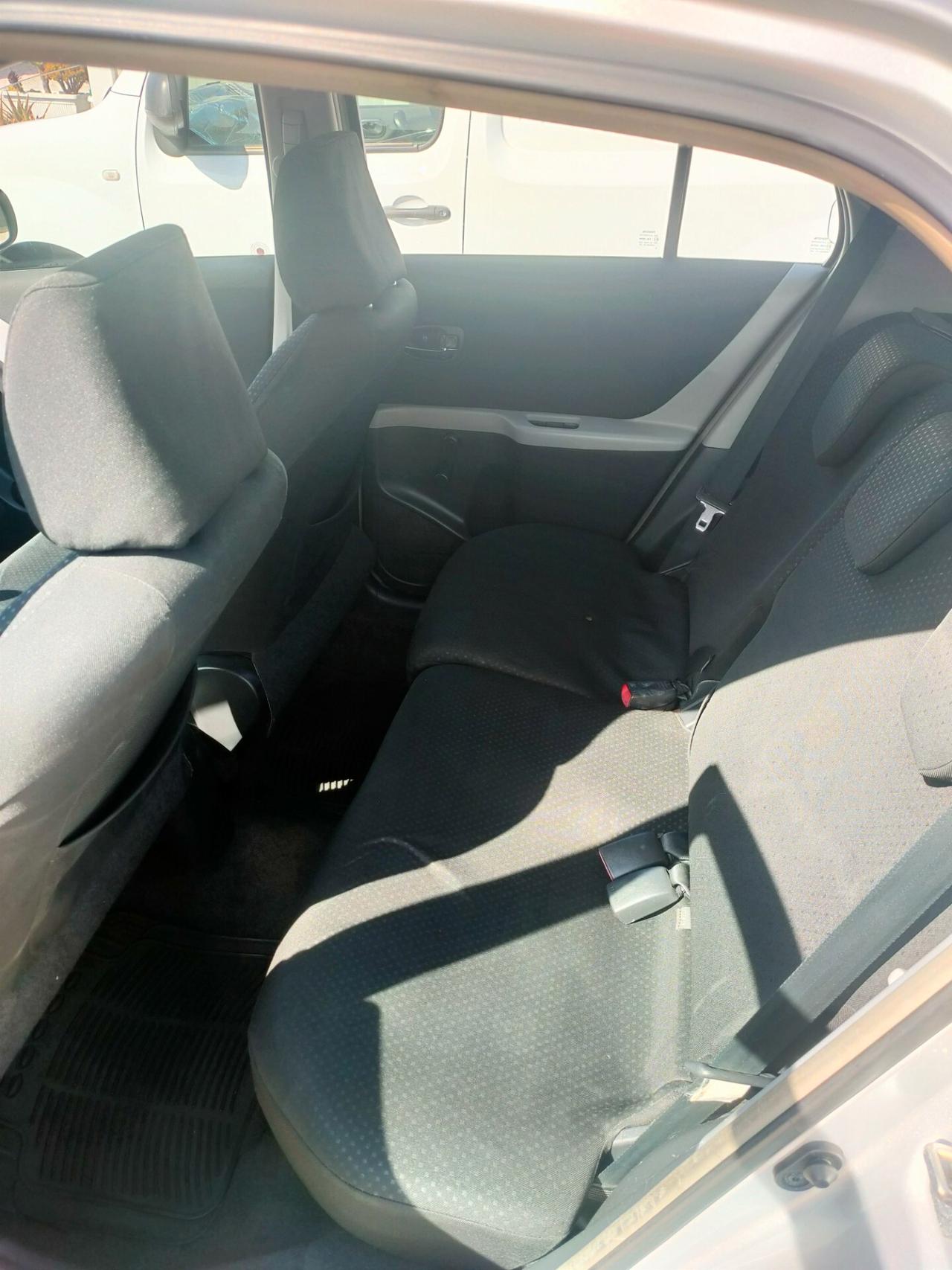 Toyota Yaris 1.0 5 porte Sol