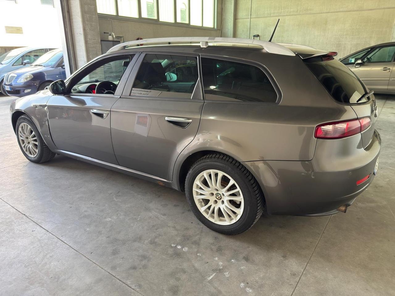 Alfa Romeo 159 1.9 JTDm 16V Sportwagon Distinctive