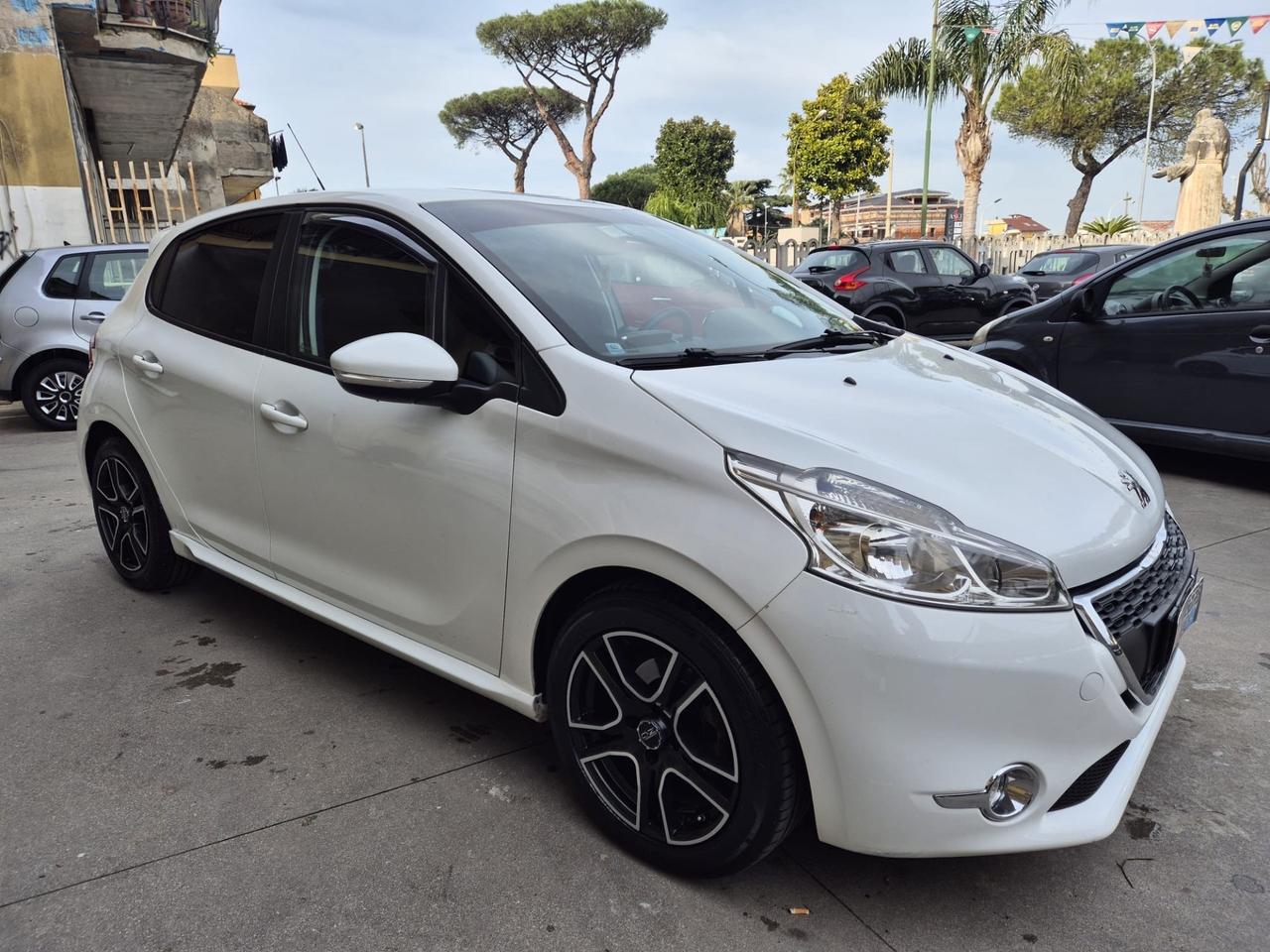 Peugeot 208 1.4 HDi 68 CV 5 porte Allure