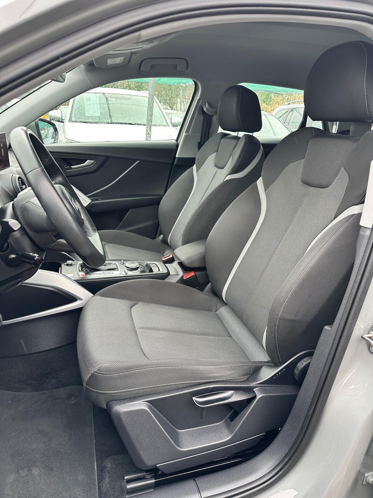 Audi Q2 35 TDI S tronic Identity Black