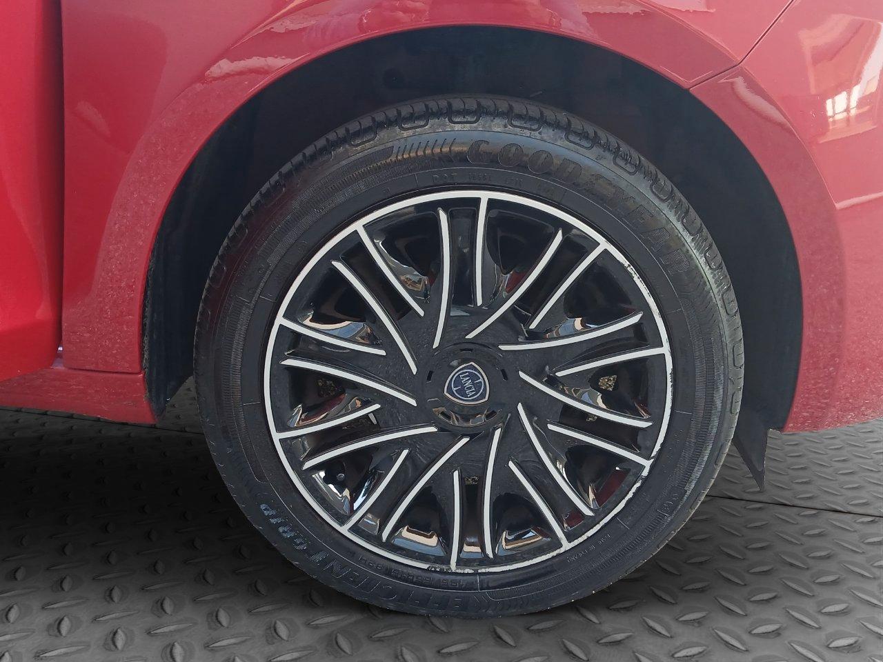 Lancia Ypsilon 1.0 firefly hybrid Gold s&s 70cv 5p.ti