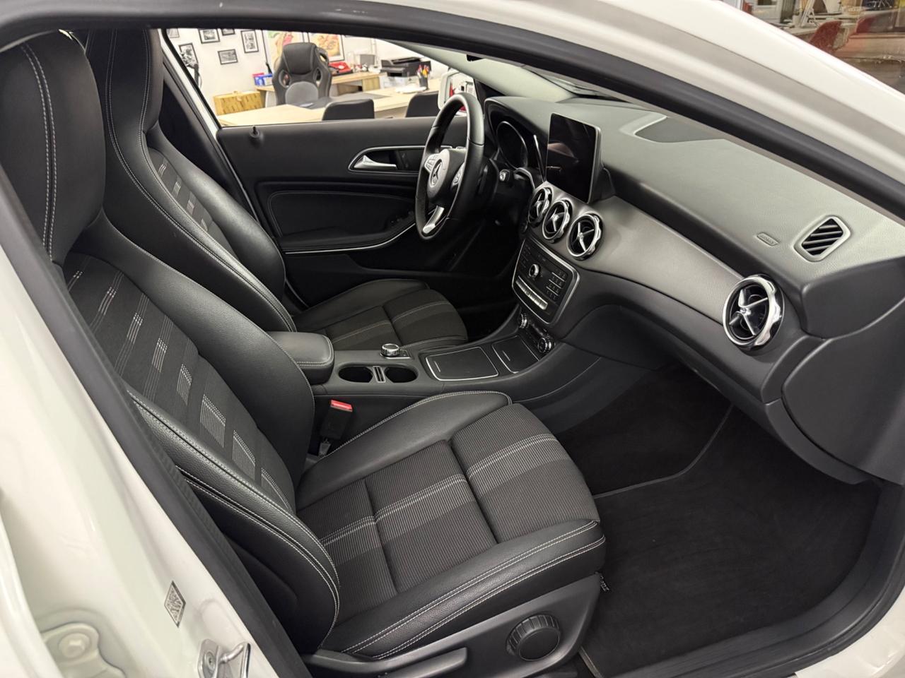 Mercedes-benz GLA 200 d Automatic 2.2 136 Cv Motore Mercedes