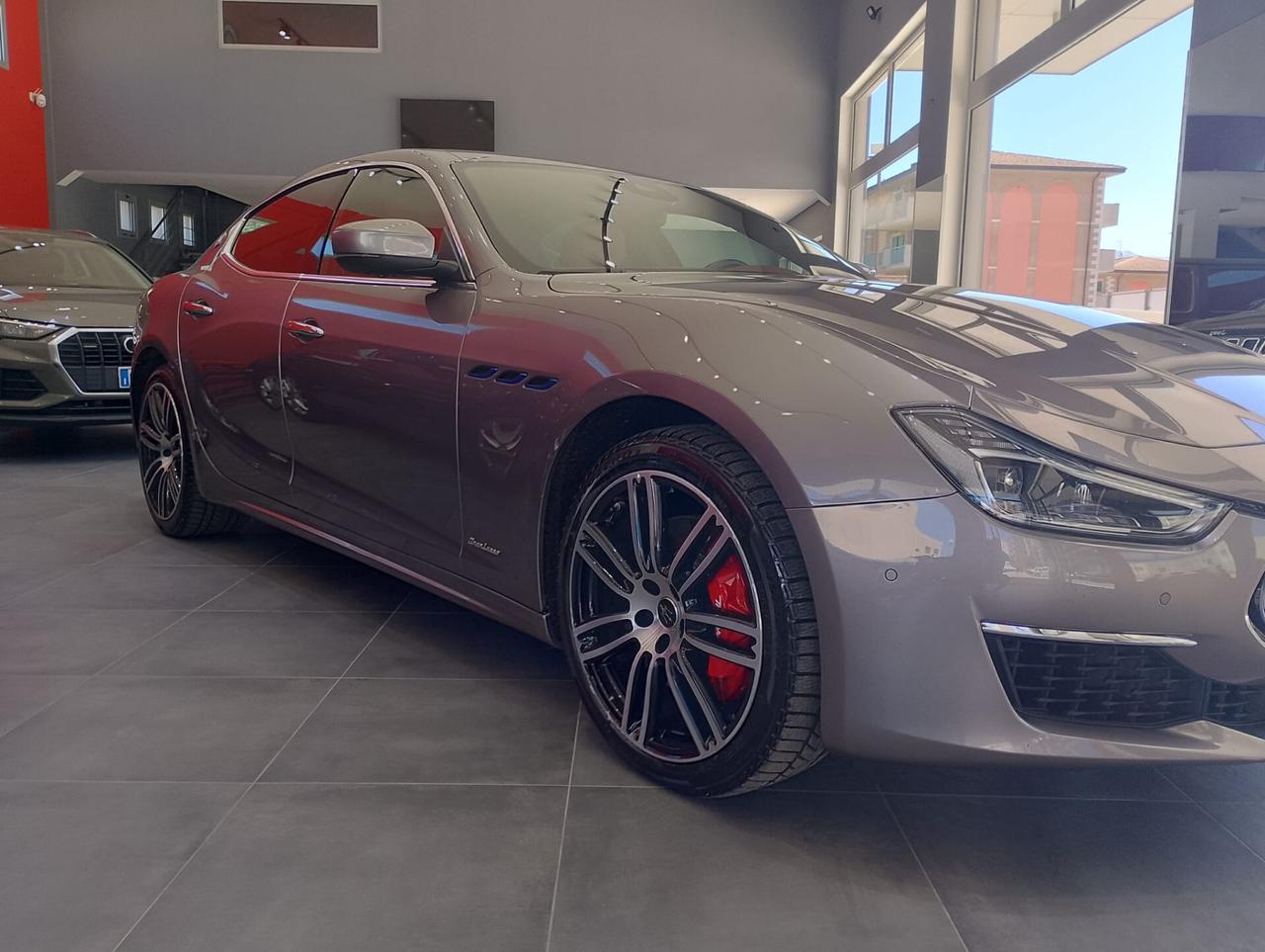 Maserati Ghibli L4 330 CV MHEV Granlusso INTERNO ROSSO CARTIER