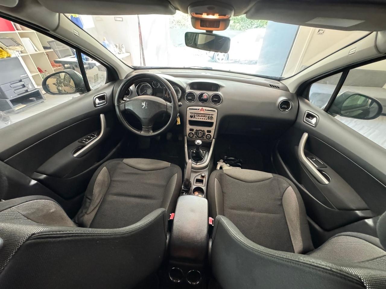 Peugeot 308 1.6 BENZINA NEOPATENTATI