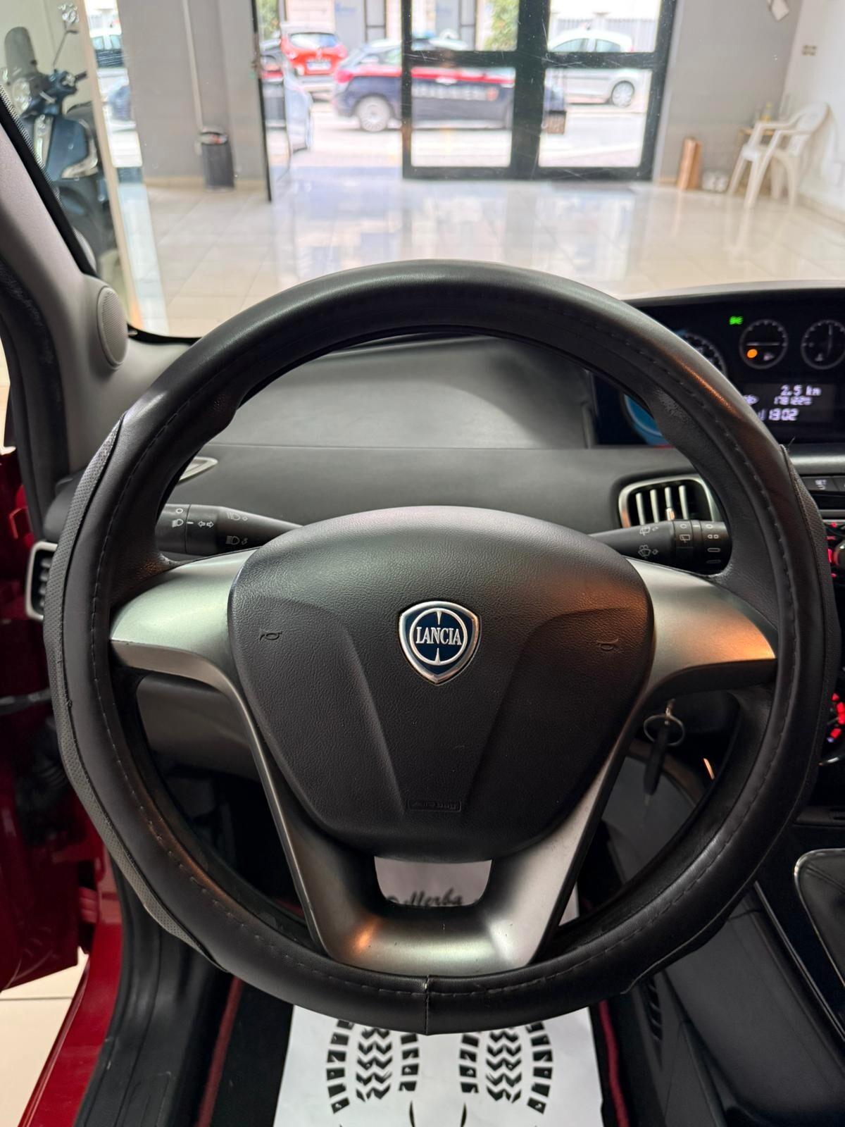 Lancia Ypsilon 1.2 69 CV 5 porte GPL Ecochic Gold