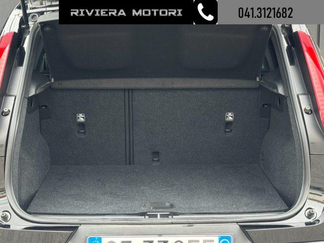VOLVO XC40 T2 Momentum Core