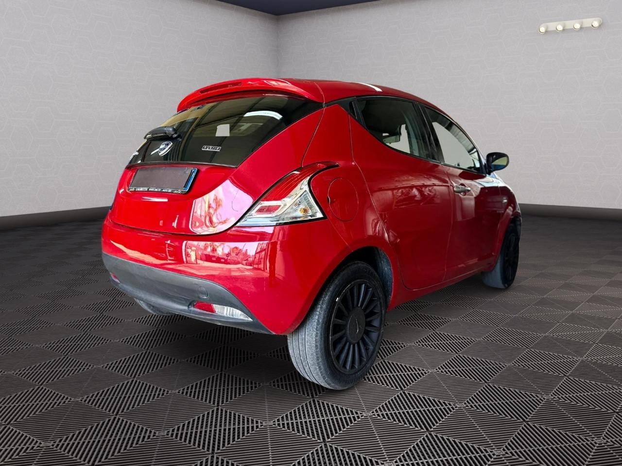 Lancia Ypsilon 1.0 FireFly 5 porte S&S Hybrid Ecochic Silver