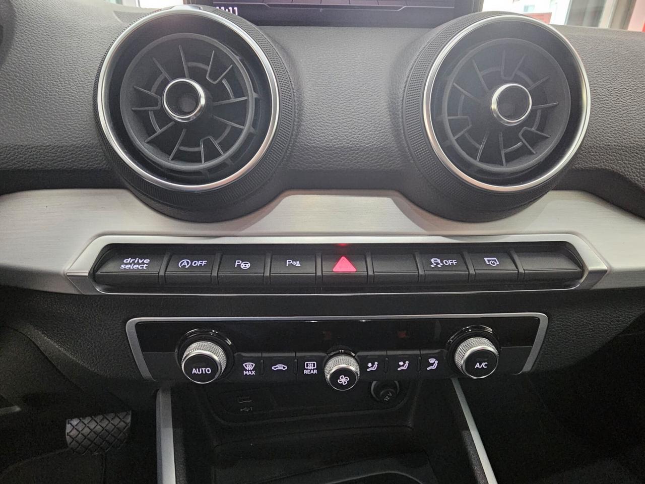 Audi Q2 35 TDI S tronic Identity Black