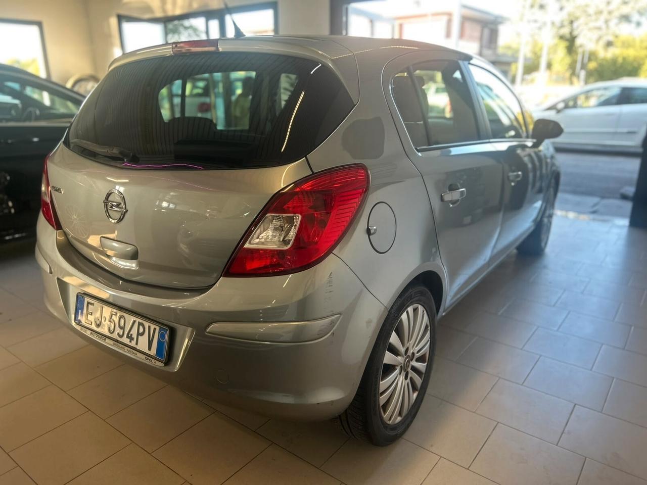 Opel Corsa 1.2 5 porte Cosmo