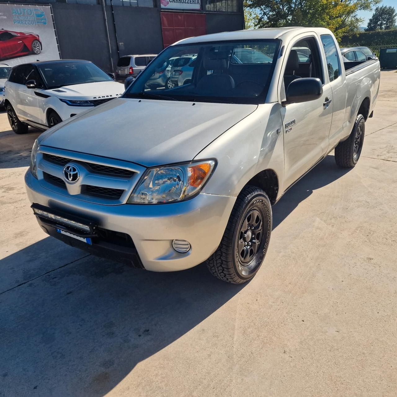 Toyota Hilux 2.5 D-4D 4WD 2p. Extra Cab SR GANCIO DI TRAINO