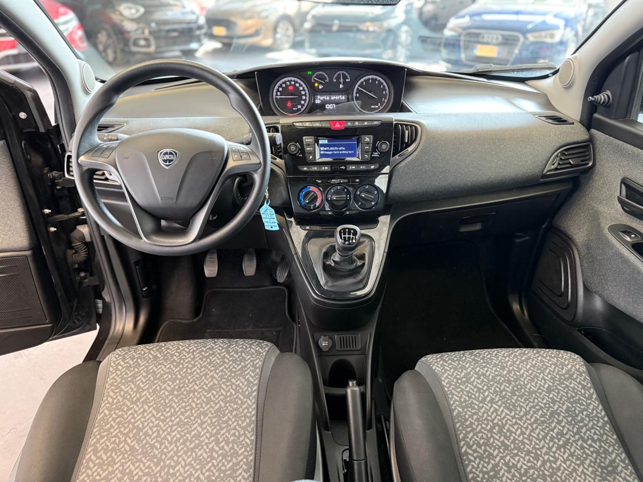 Lancia Ypsilon 1.0 FireFly 5 porte S&S Hybrid Silver