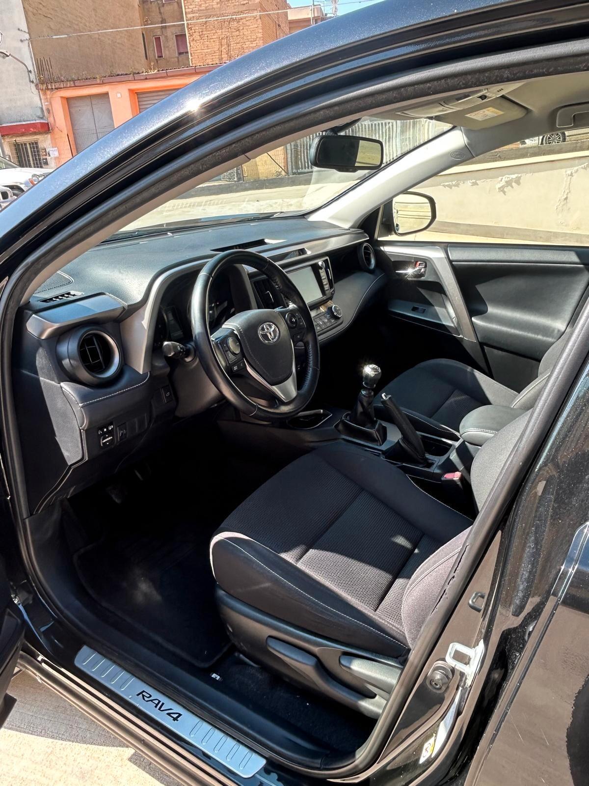 RAV4 2.0 D-4D 2WD Lounge