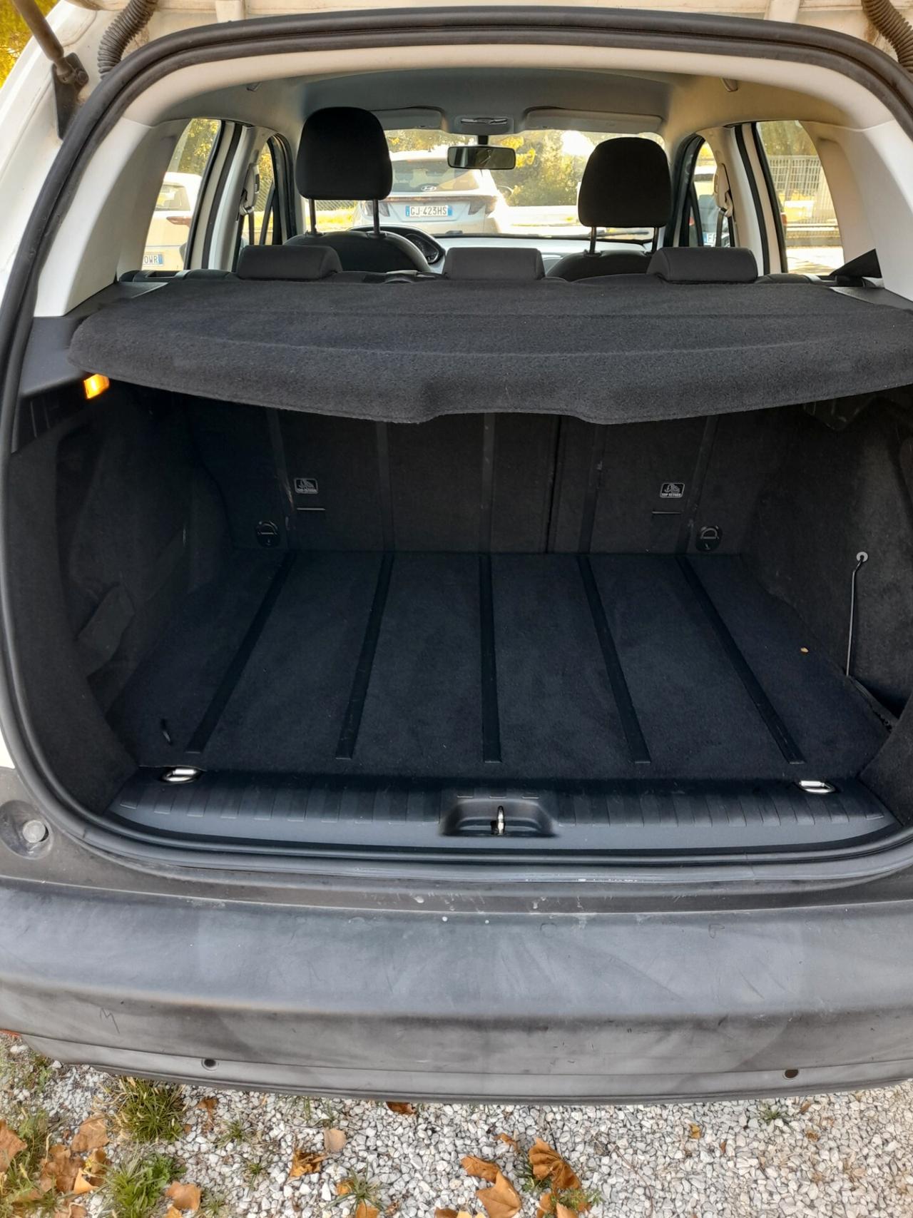 Peugeot 2008 1.6 e-HDi 92 CV