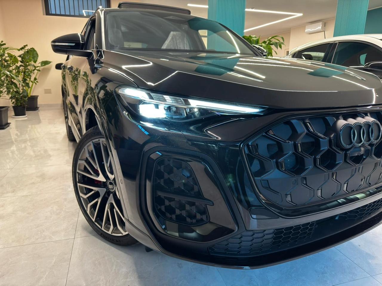 Audi Q5 SPB 40 TDI quattro S tronic line plus/ IDENTITY BLACK