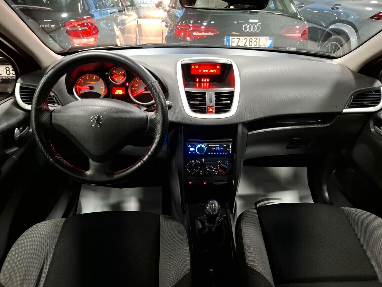 Peugeot 207 1.4 benzina Neopatentato