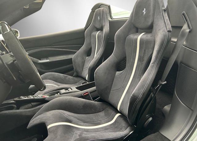 FERRARI F8 Spider "SPEDIZIONE SU RICHIESTA IN TUTTO IL MONDO"