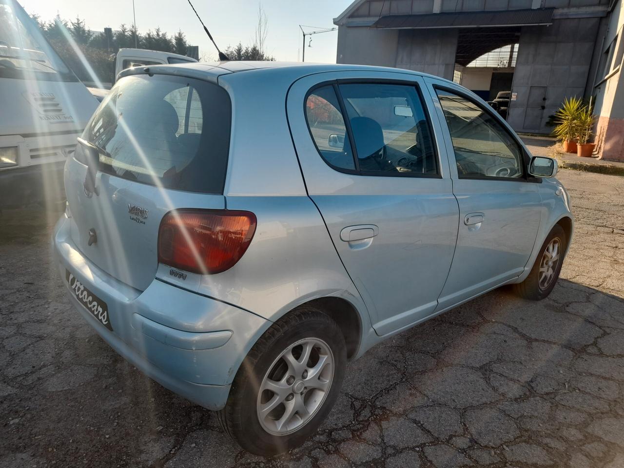 Toyota Yaris 1.0i 16V cat 5 porte Sol