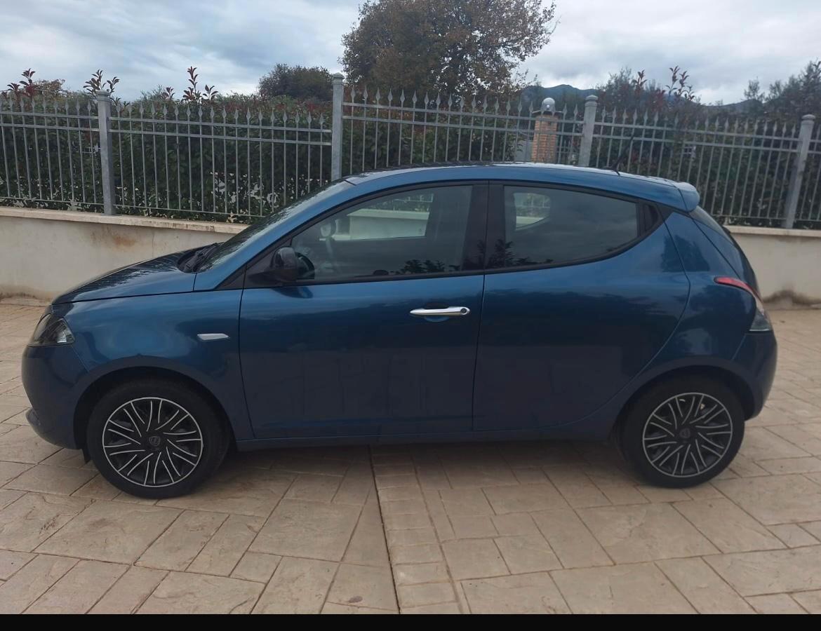 Lancia Ypsilon 1.0 FireFly 5 porte S&S Hybryd Gold