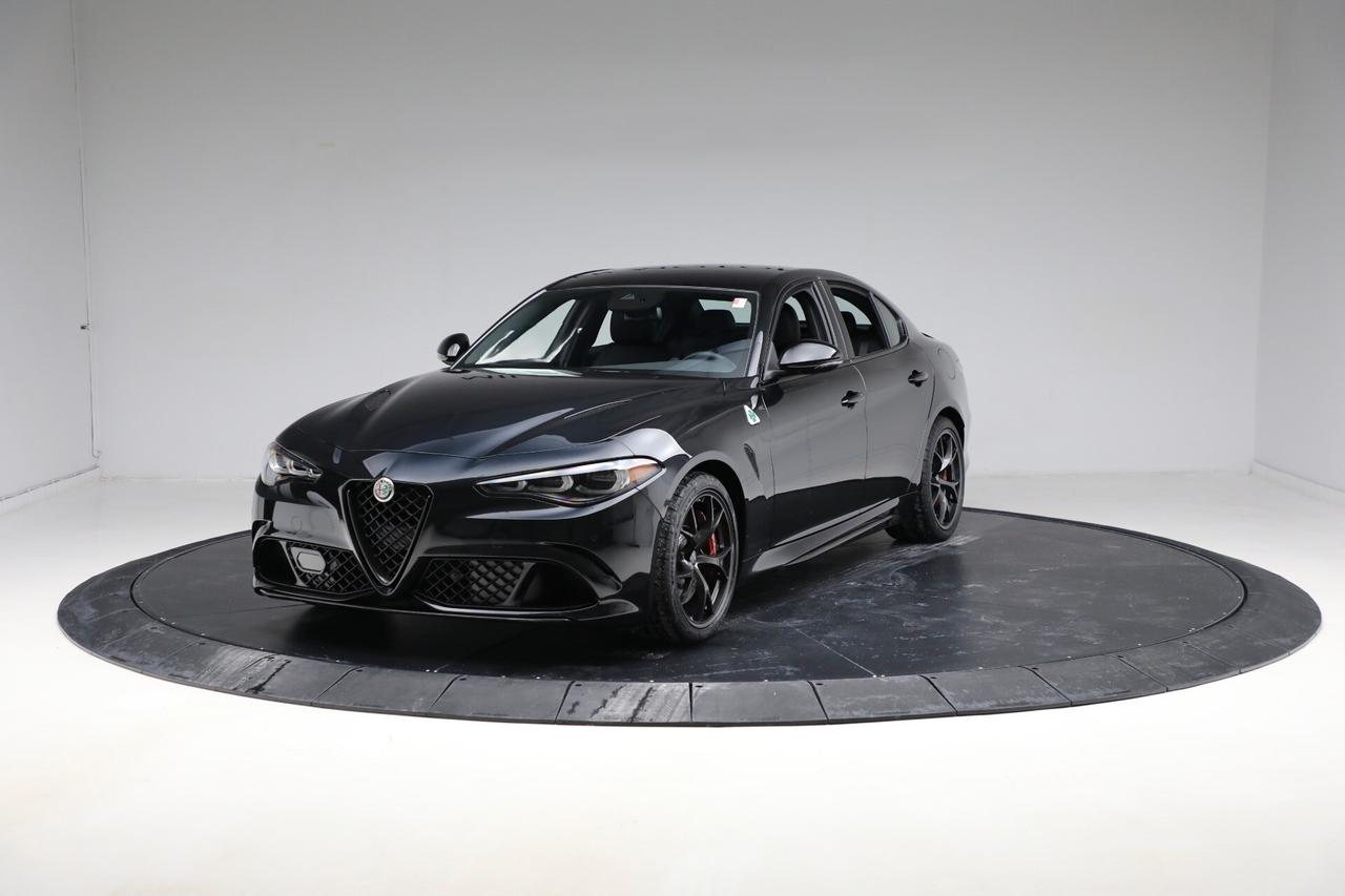 ALFA ROMEO Giulia 2.9 T V6 AT8 Quadrifoglio NOLEGGIO LUNGO TERMINE