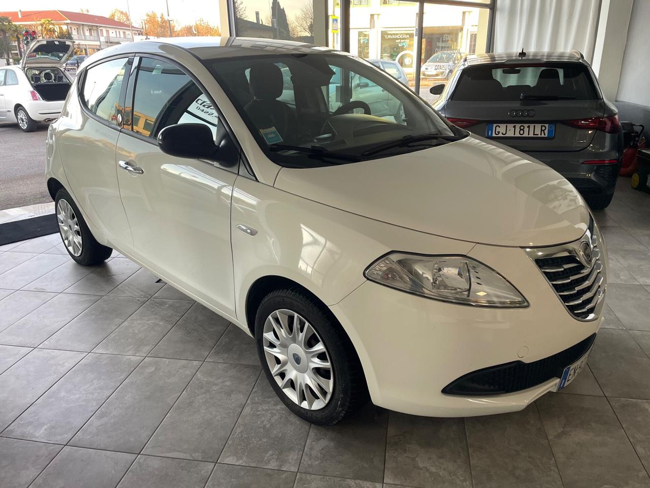 Lancia Ypsilon 1.2 69 CV 5 porte GPL Ecochic Silver